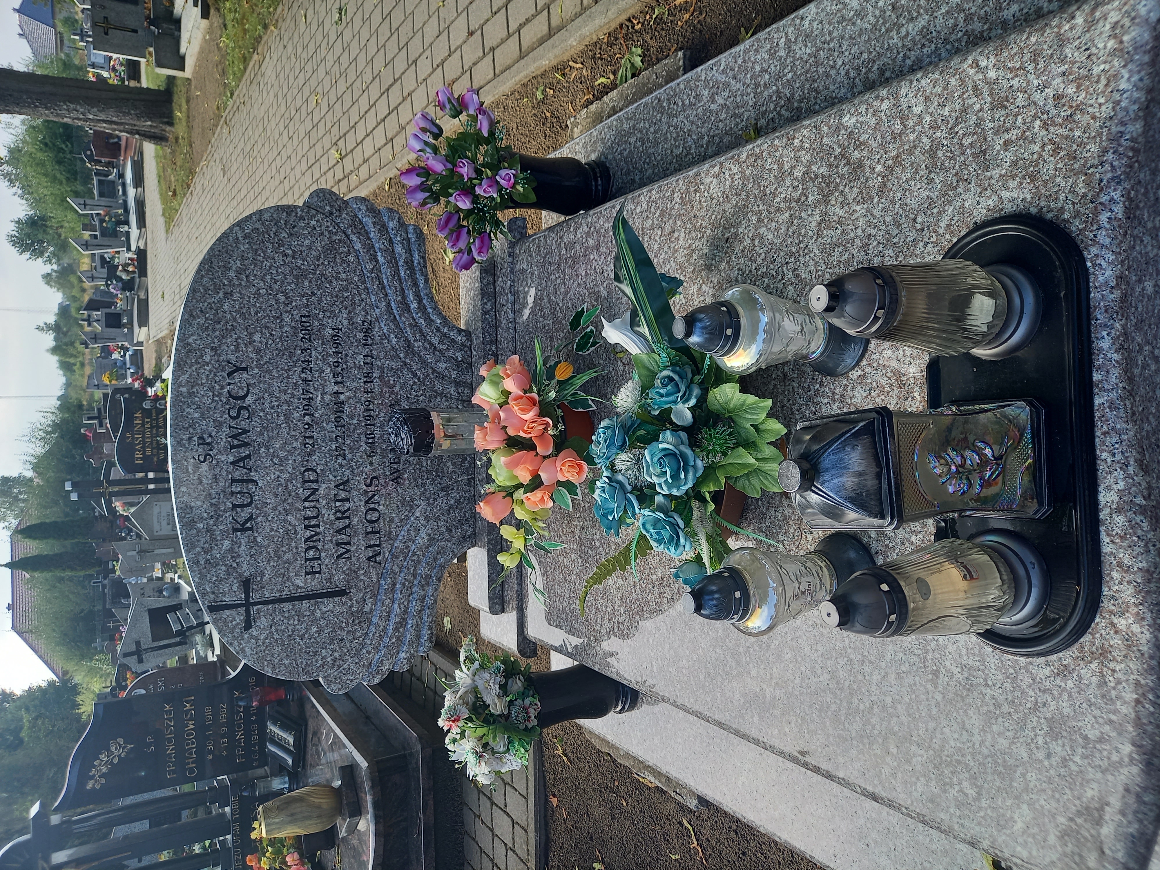 Grób Edmund Kujawski